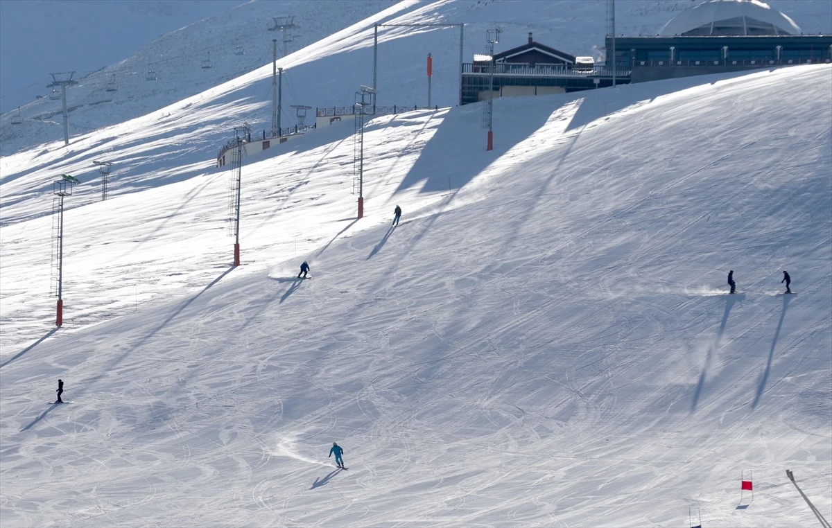 Erzurum ve Kars\'taki Kayak Merkezleri Yarıyıl Tatiline Hazır