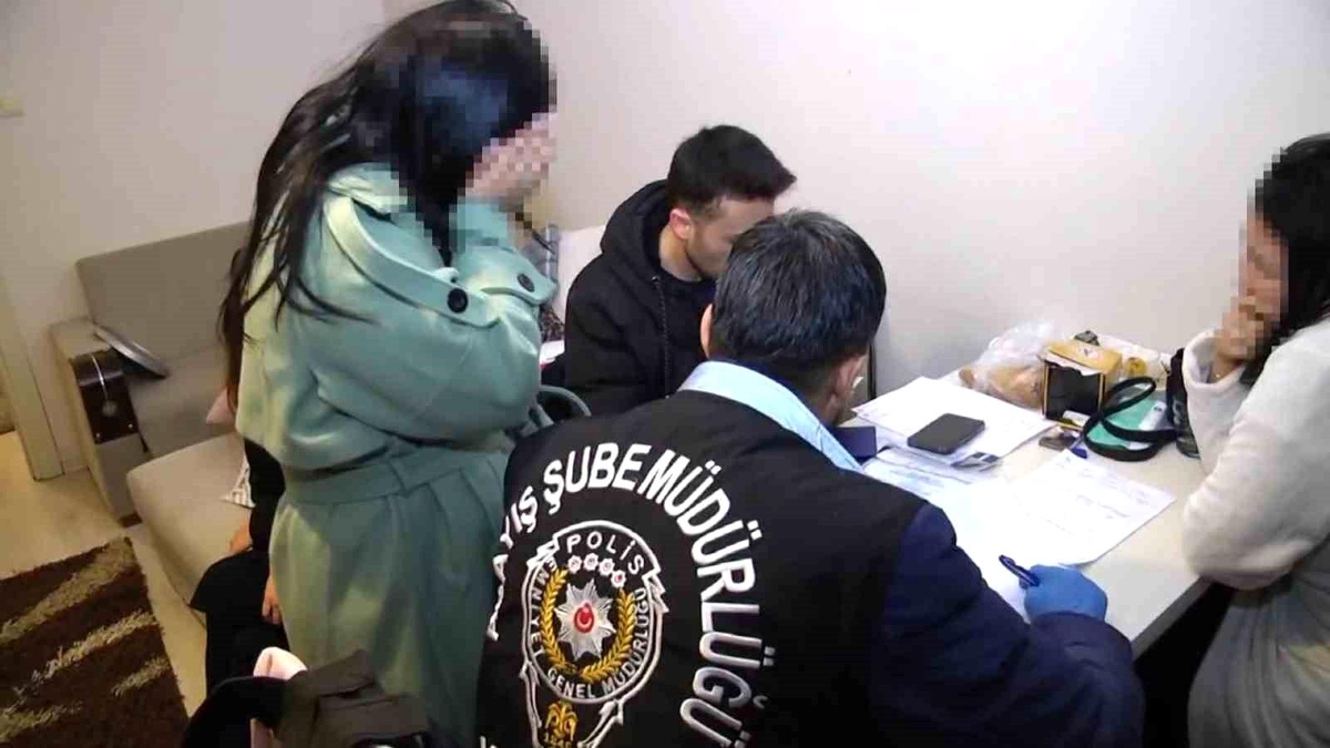 Kocaeli ve İstanbul\'da düzenlenen fuhuş operasyonunda 9 şüpheli yakalandı, 12 mağdur kadın kurtarıldı