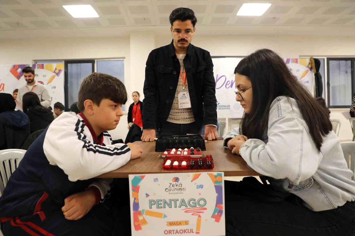 Esenler Belediyesi Zeka Oyunları Şampiyonası\'nda çeyrek final heyecanı