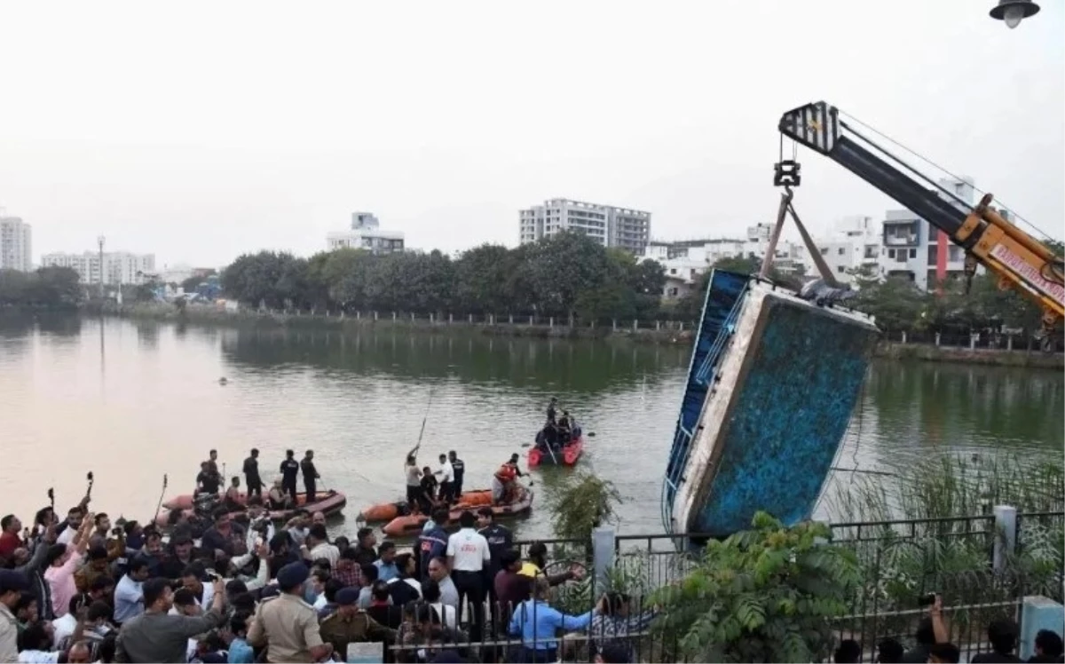 Hindistan\'da tekne kazası: 14 Kişi Hayatını Kaybetti