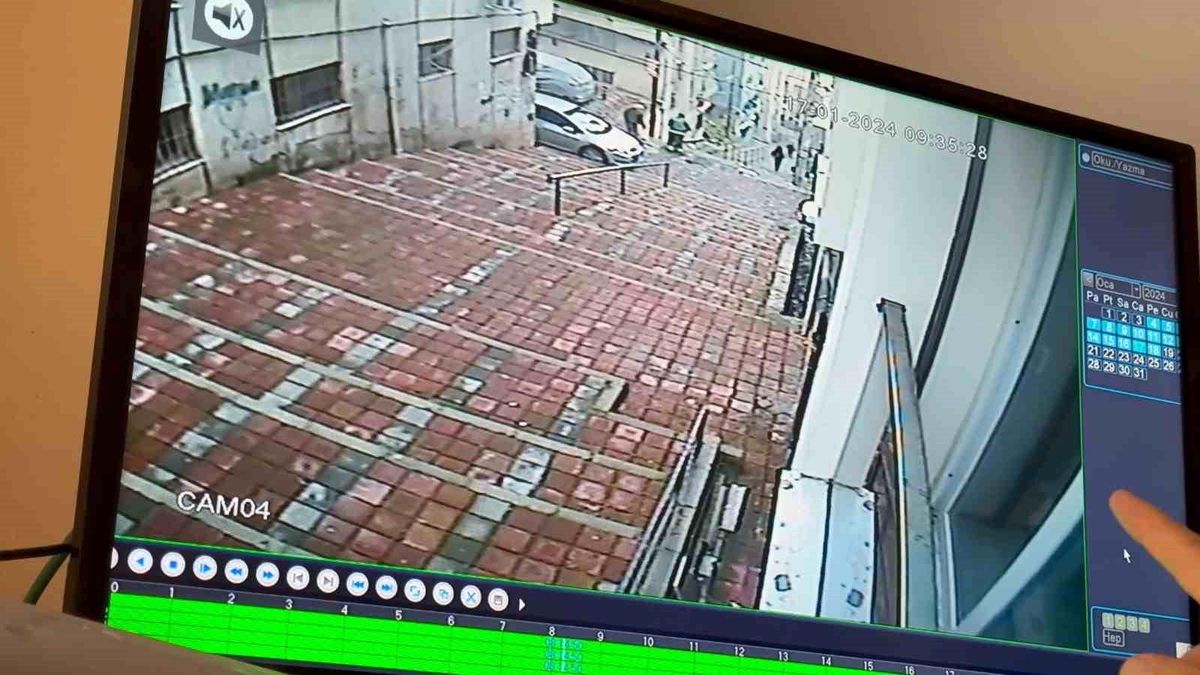 İzmir\'de Temizlik İşçisi Bulduğu Cüzdanı Sahibine Ulaştırdı