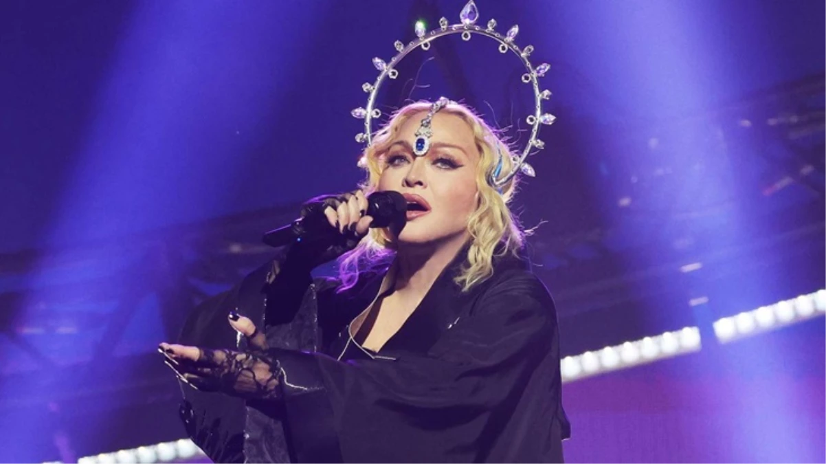 Sahneye geç çıkan Madonna\'ya, hayranları dava açtı