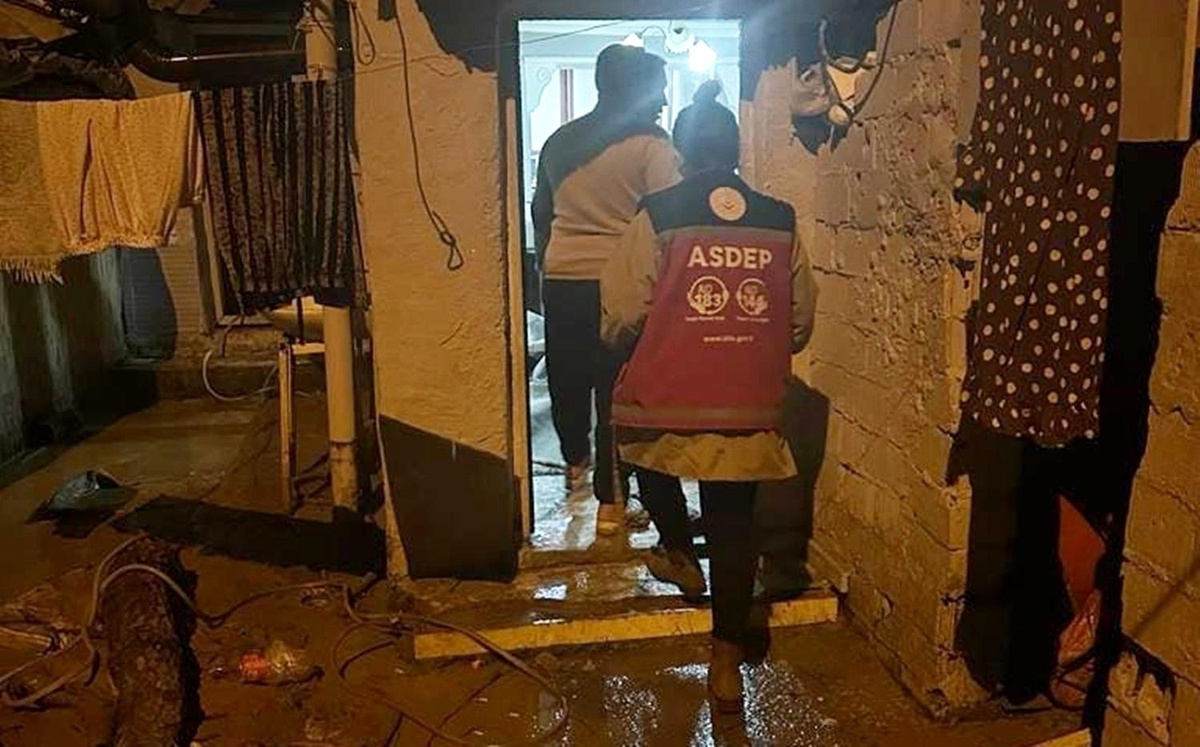 Aydın\'da sağanak yağış sonrası evleri su bastı