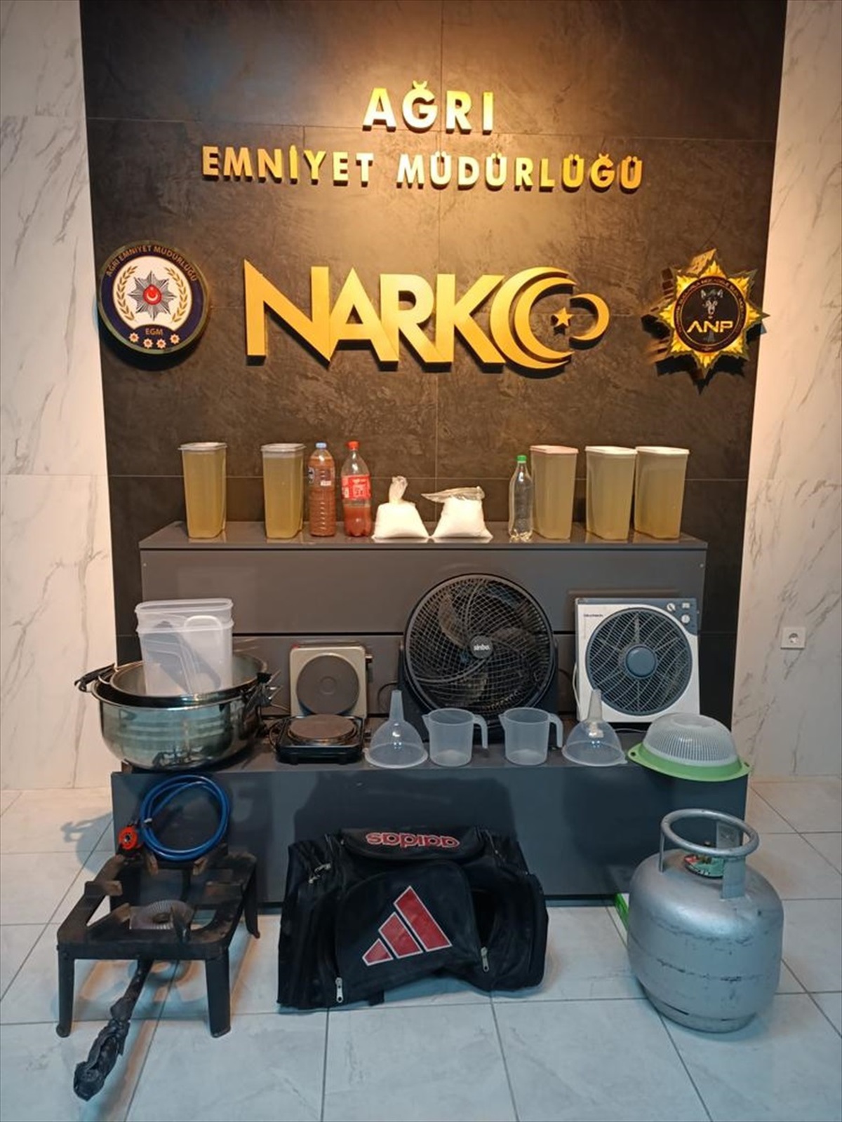 İran\'dan getirilen uyuşturucu Ağrı üzerinden batı illerine sevk ediliyordu