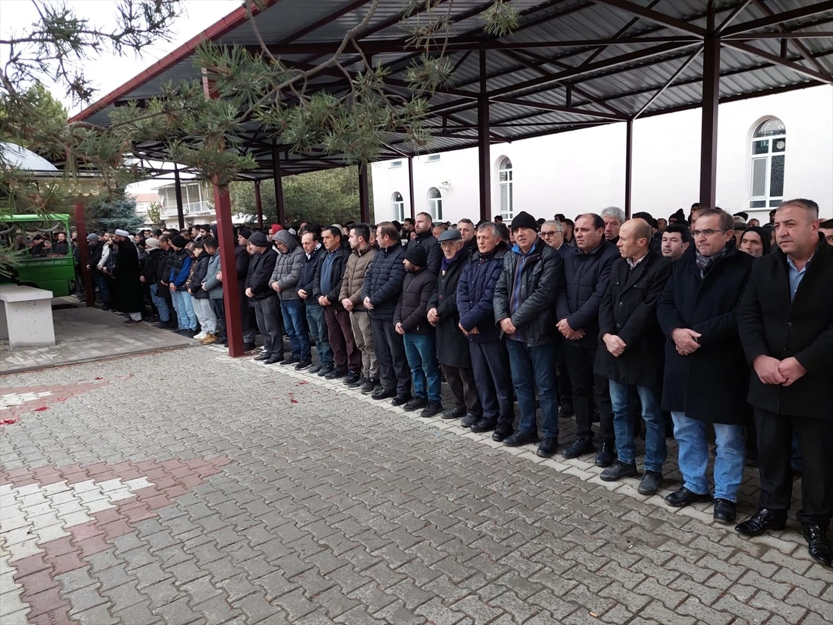 İzmir\'deki fabrika yangınında hayatını kaybeden işçinin cenazesi toprağa verildi