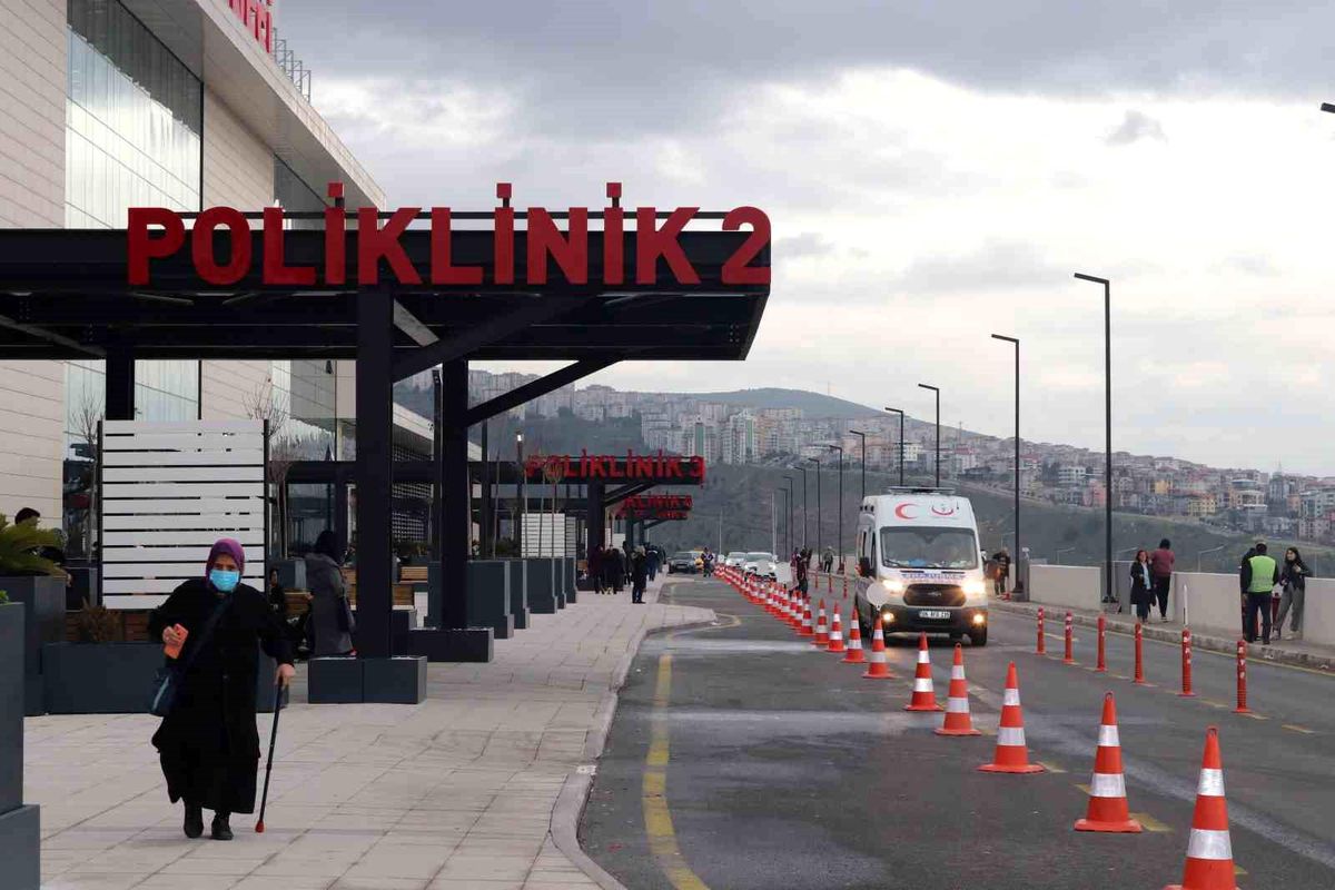 İzmir Şehir Hastanesine Ulaşım Sorunu Yaşanıyor