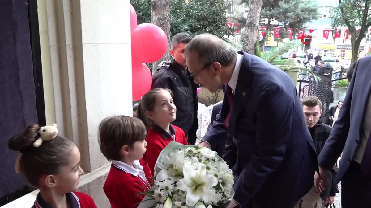 Kocaeli'de 437 bin 638 öğrencinin karne sevinci