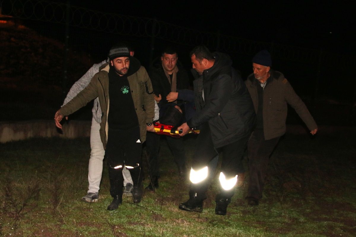 Kandıra\'da baraj suyunda mahsur kalan genç kurtarıldı