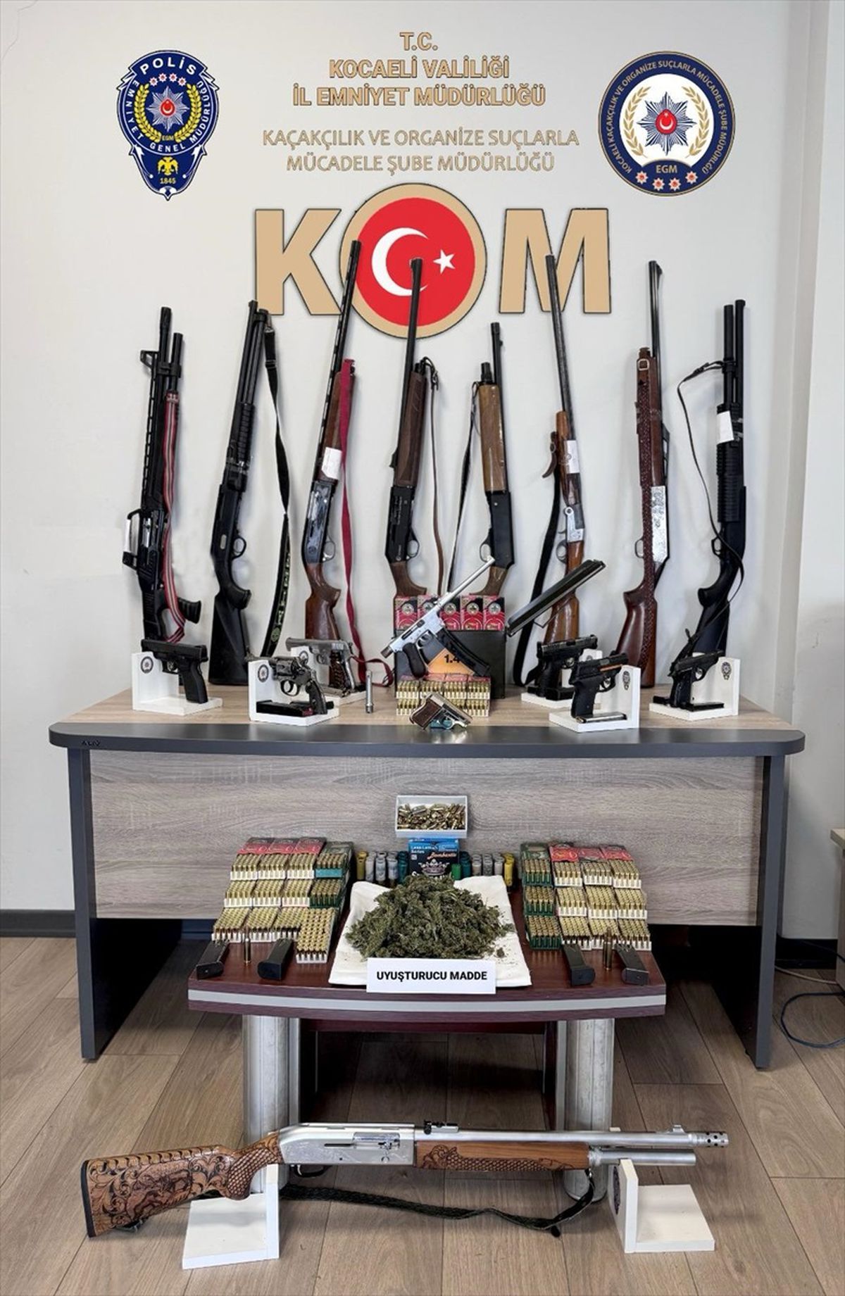 Kocaeli\'de silah kaçakçılığı operasyonunda 15 şüpheli gözaltına alındı