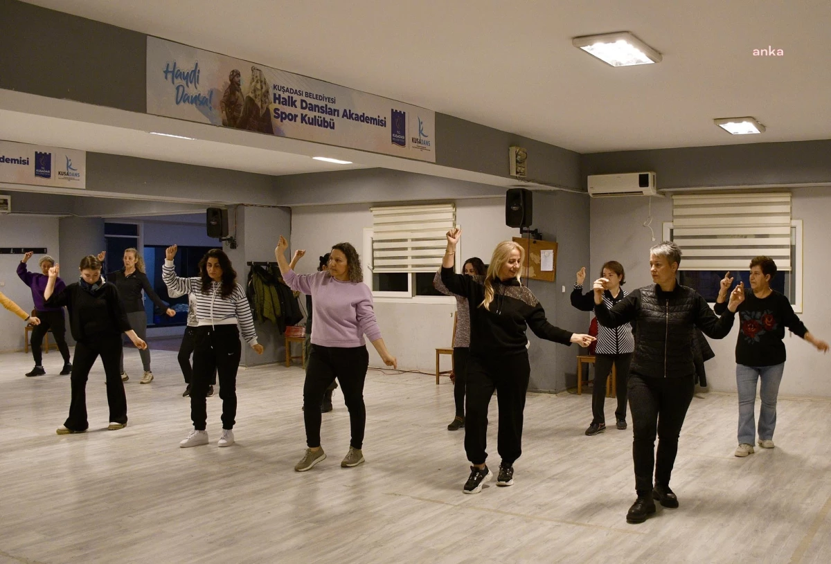 Kuşadası Belediyesi Dans Sanatları Akademisi\'nde Ücretsiz Halk Oyunları Kursları Yoğun İlgi Görüyor