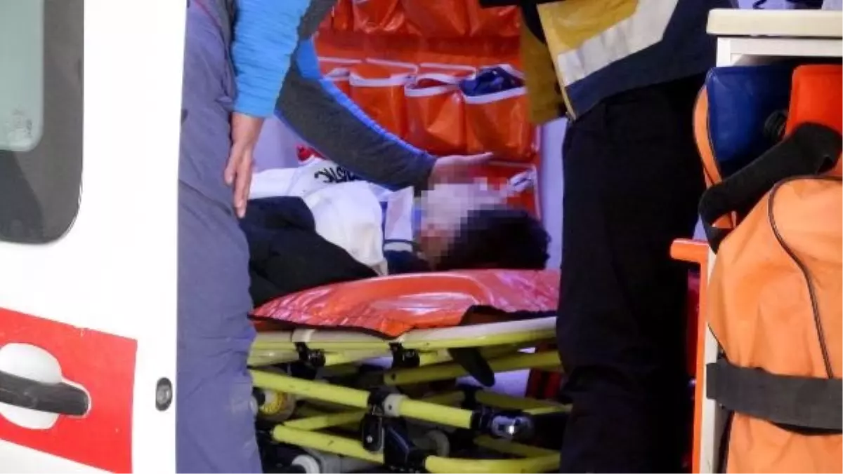 Erzurum'da Karne Sevinci Kanla Bitti: Öğrenci Kavgada Bıçaklandı