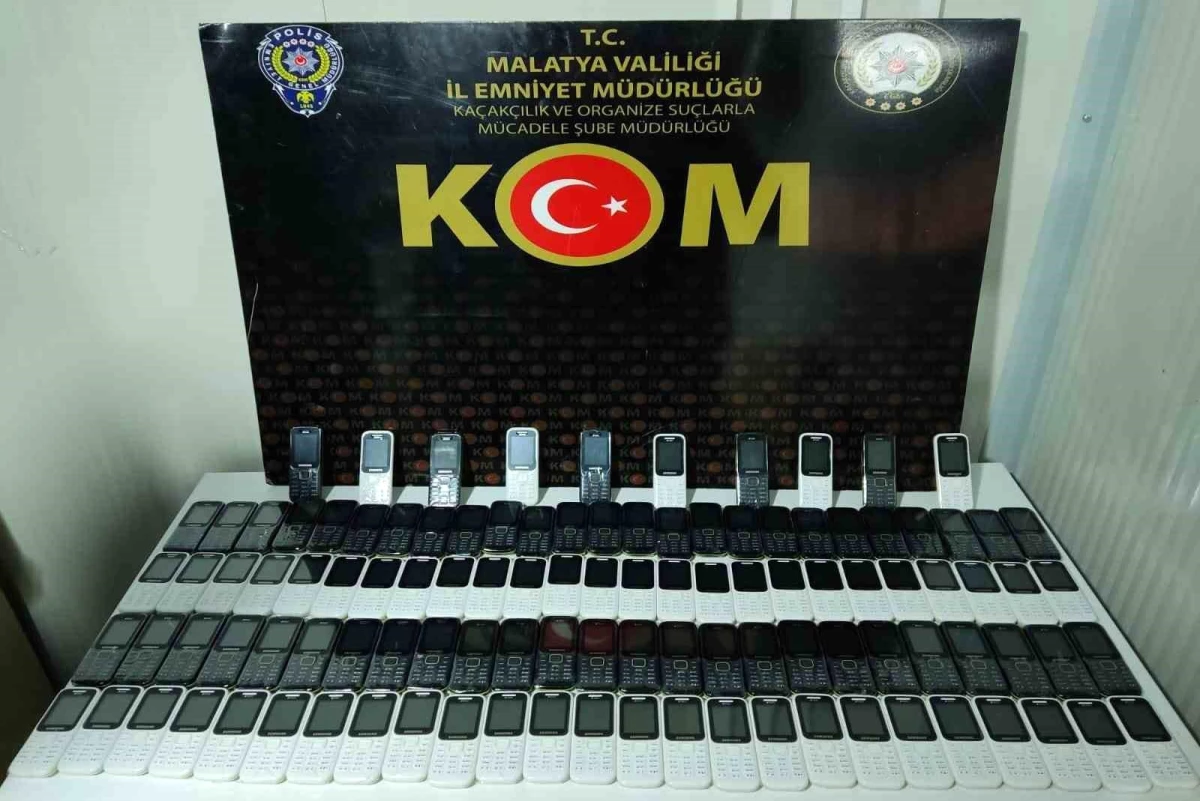 Malatya\'da Gümrük Kaçağı Cep Telefonları Ele Geçirildi