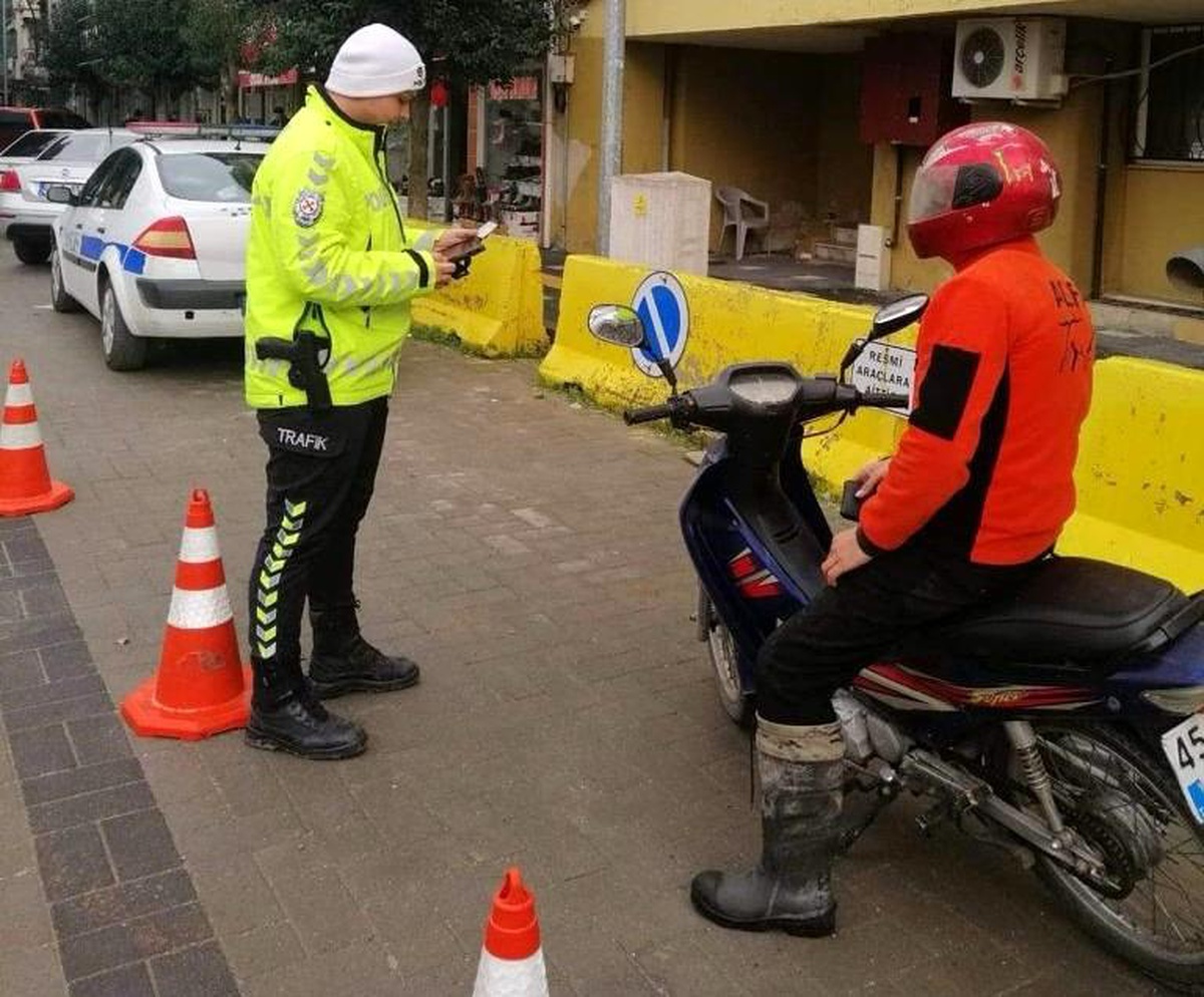 Manisa\'da 175 Motosiklet Sürücüsüne İdari Para Cezası Kesildi