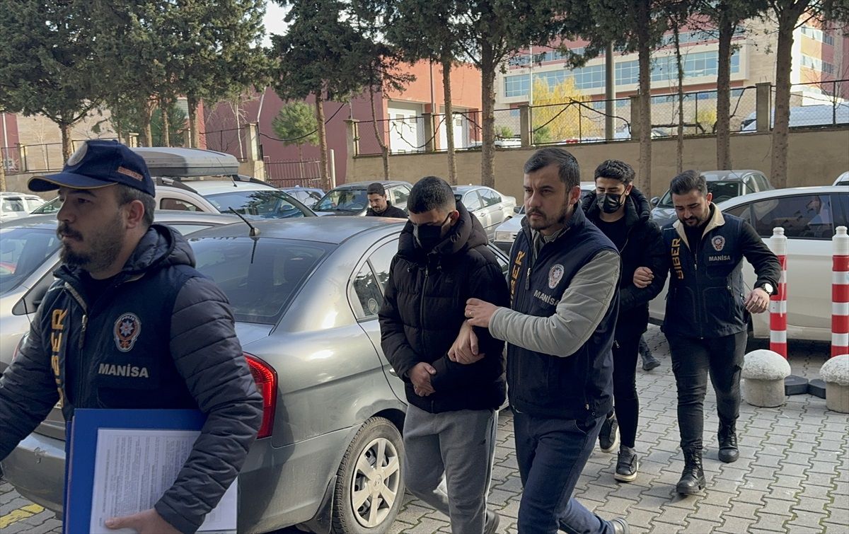 Manisa\'da Otomobil Dolandırıcıları Tutuklandı