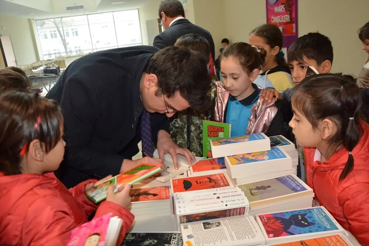 Manisa Selendi'de Kitap Fuarı Açıldı