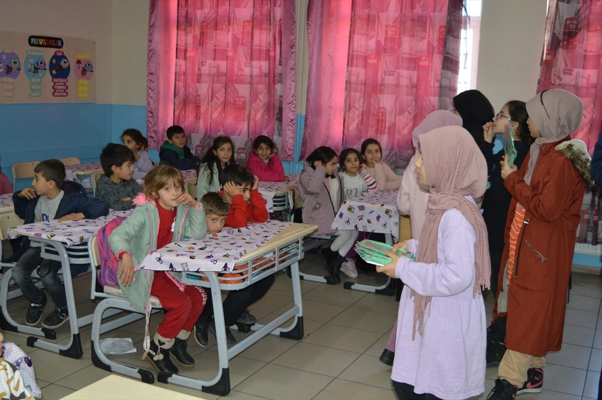 Mardin\'de ÇEDES Projesi kapsamında köy okullarına kitap dağıtımı yapıldı