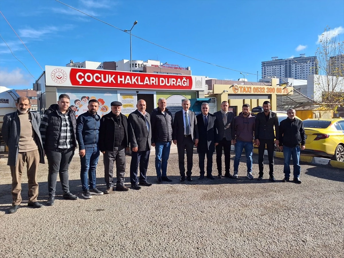 Mardin Valisi ve Büyükşehir Belediye Başkan Vekili Tuncay Akkoyun, Artuklu ilçesinde esnafı ziyaret etti