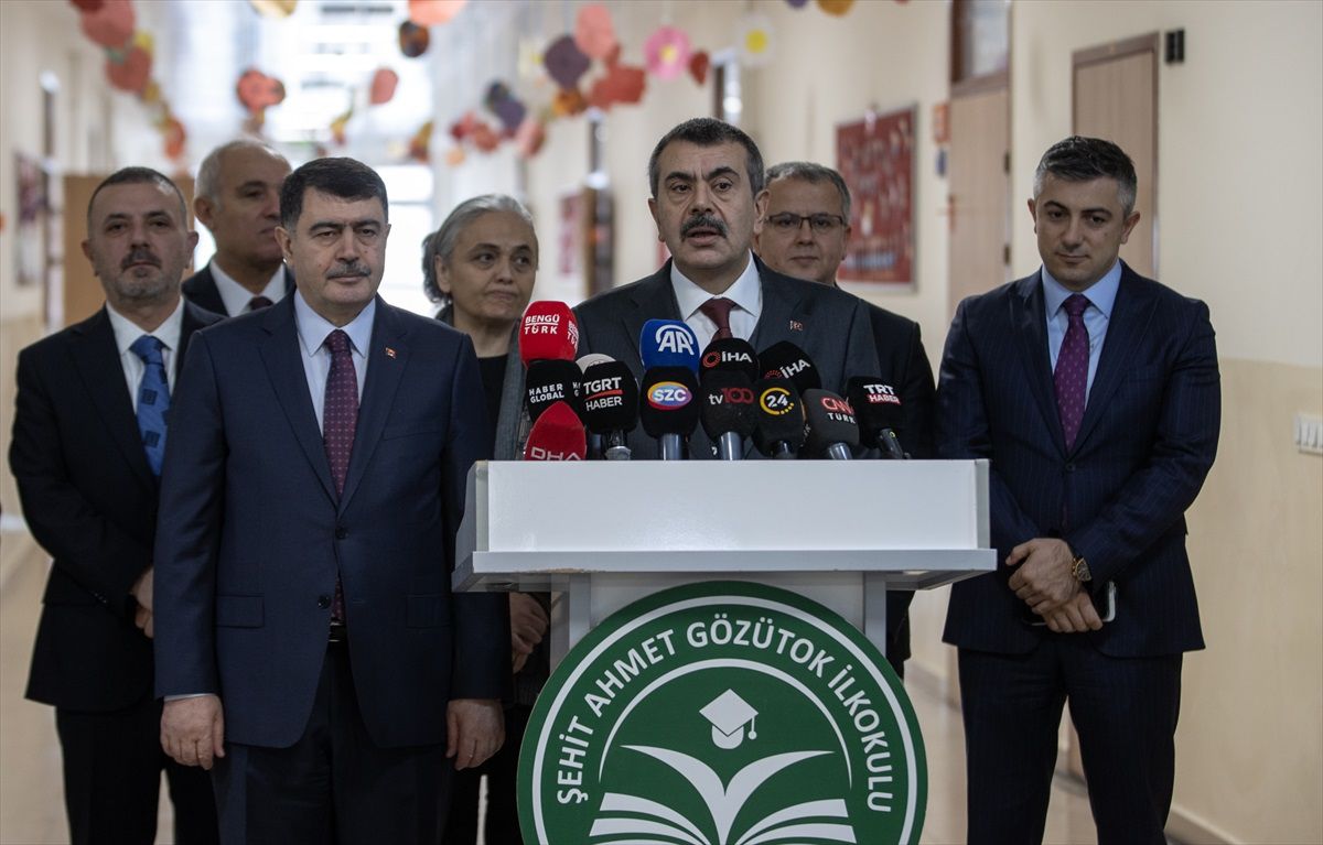 Milli Eğitim Bakanı Yusuf Tekin, çocukların aile ortamında eğitimin bir parçası olduğunu vurguladı
