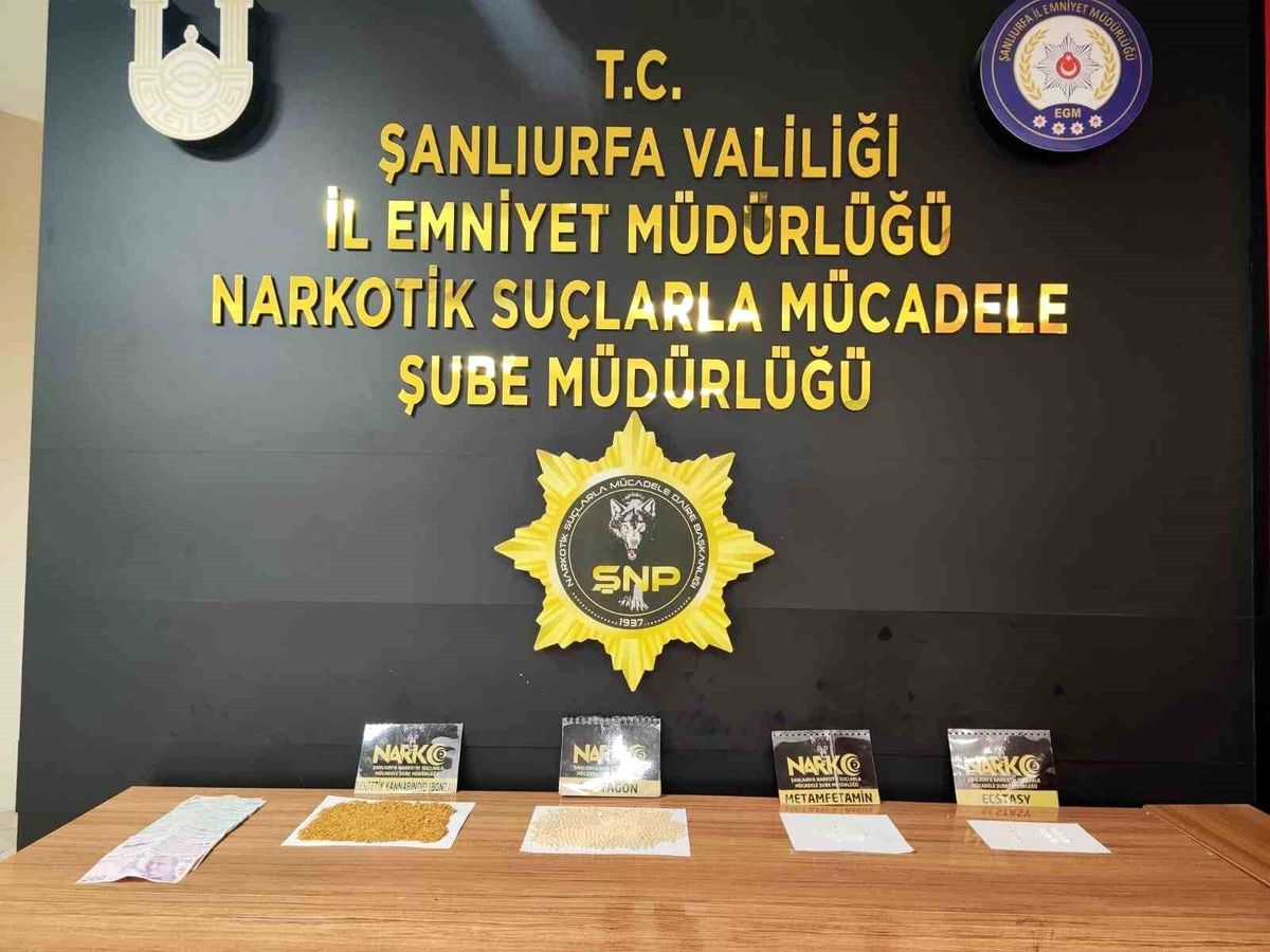 Şanlıurfa\'da Sokak Satıcılarına Operasyon: Uyuşturucu Ele Geçirildi, Aranan 2 Zanlı Yakalandı
