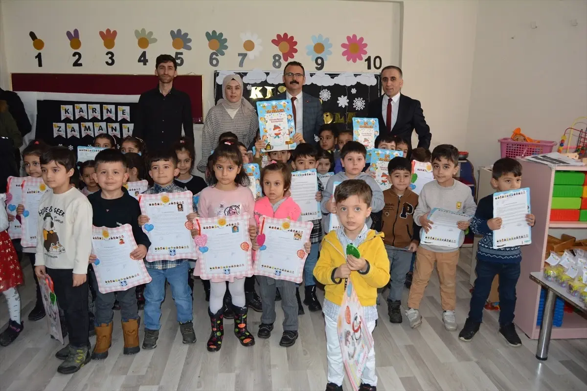 Hakkari Şemdinli'de Öğrenciler Karne Sevinci Yaşadı