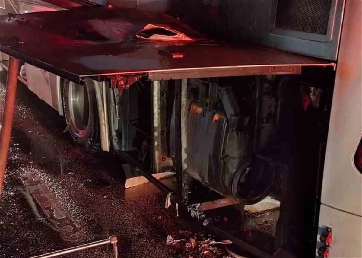 Antalya\'da seyir halindeki otobüste yangın çıktı