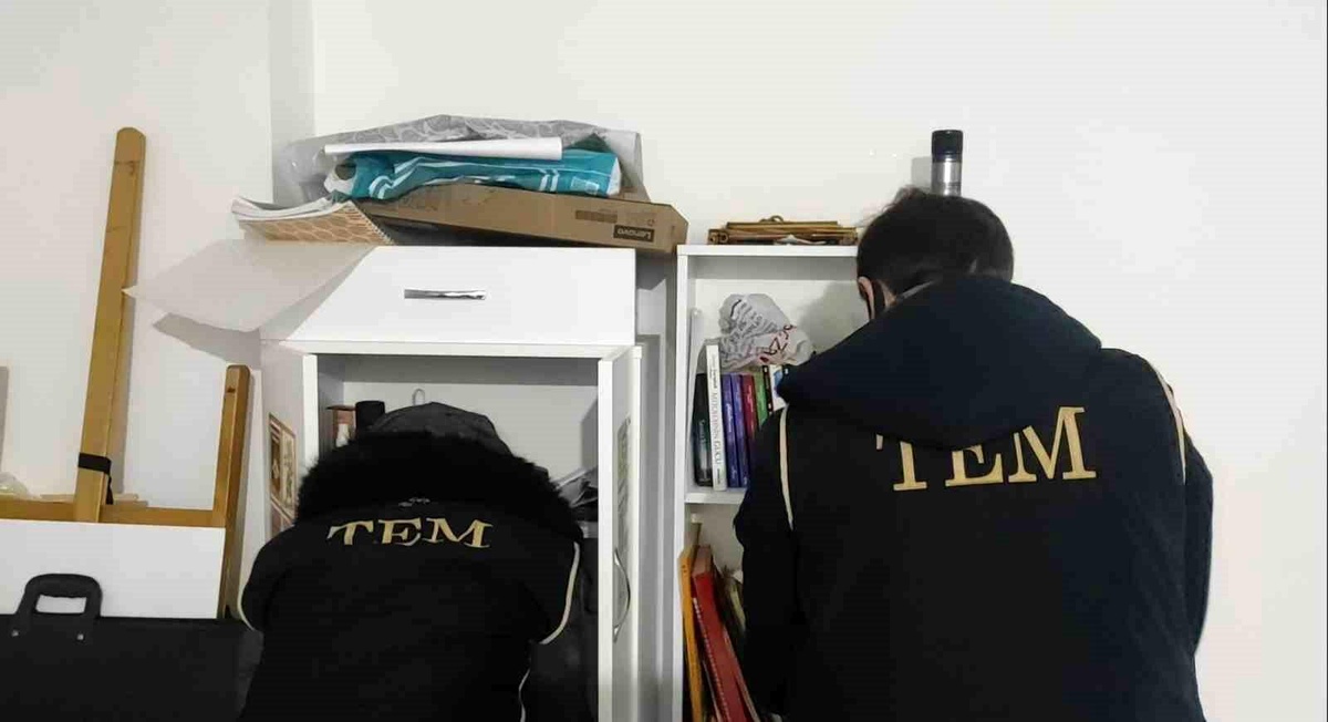Siirt\'te FETÖ operasyonu: 3 şüpheli gözaltına alındı