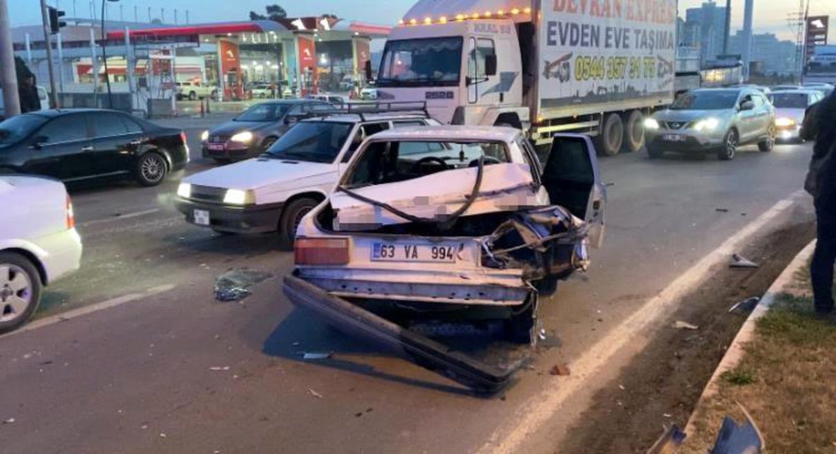 Şanlıurfa Siverek\'te Zincirleme Trafik Kazası: 2 Yaralı