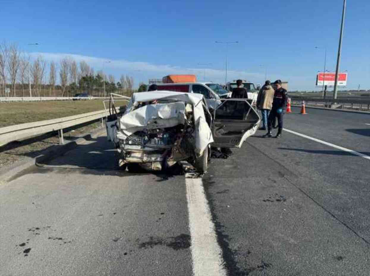 TEM Otoyolu'nda korkunç kaza! Bariyerlere çarpan otomobildeki 3 kişi hayatını kaybetti TEM Otoyolu'nda korkunç kaza! Bariyerlere çarpan otomobildeki 3 kişi hayatını kaybetti