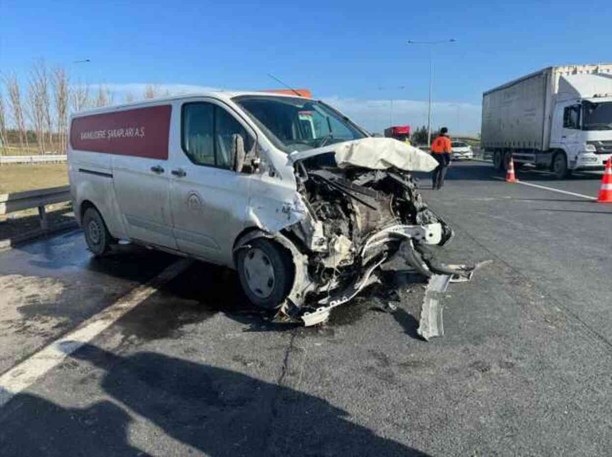 TEM Otoyolu'nda korkunç kaza! Bariyerlere çarpan otomobildeki 3 kişi hayatını kaybetti TEM Otoyolu'nda korkunç kaza! Bariyerlere çarpan otomobildeki 3 kişi hayatını kaybetti