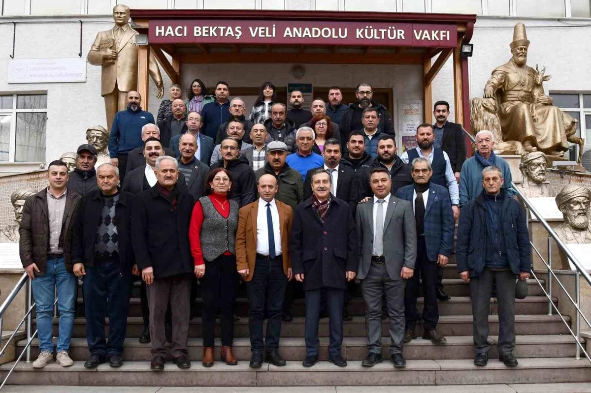 Tepebaşı Belediye Başkanı Ahmet Ataç, Hacı Bektaş Veli Anadolu Kültür Vakfı ve Derneği\'ni ziyaret etti