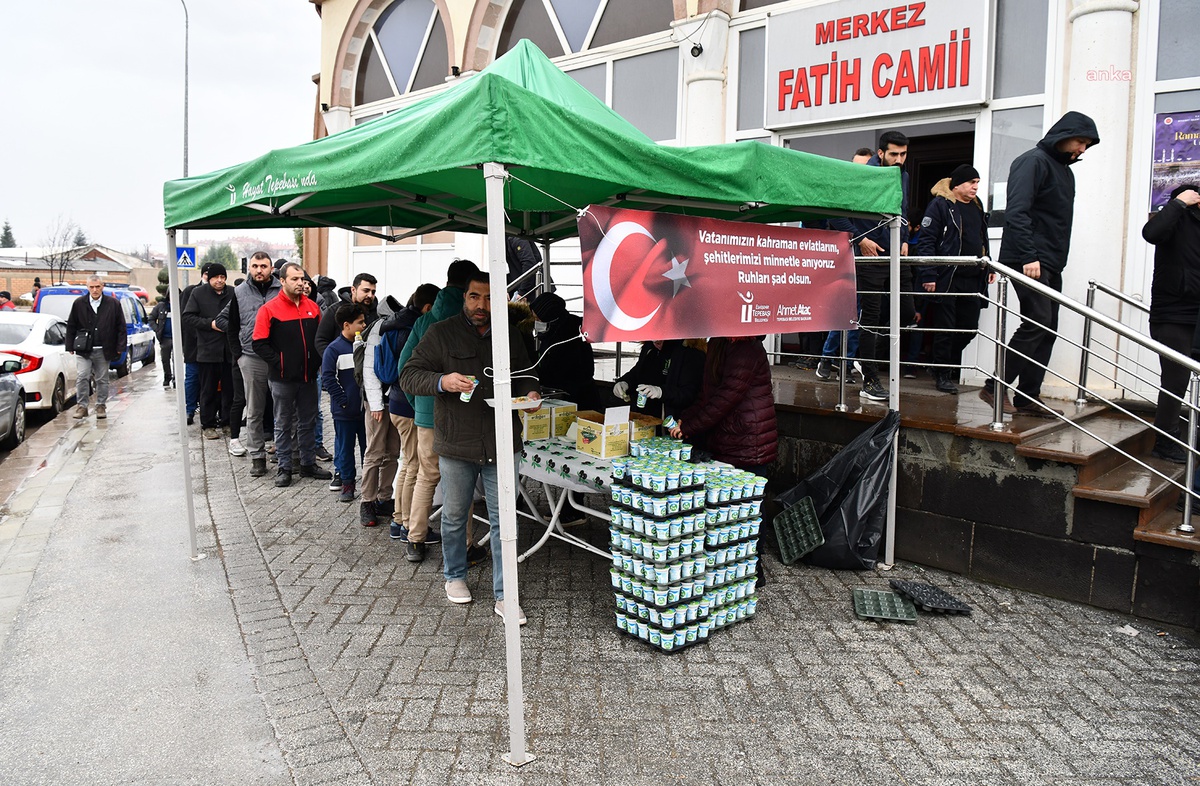 Tepebaşı Belediyesi Şehitler Anısına Pilav, Ayran ve Helva Dağıttı