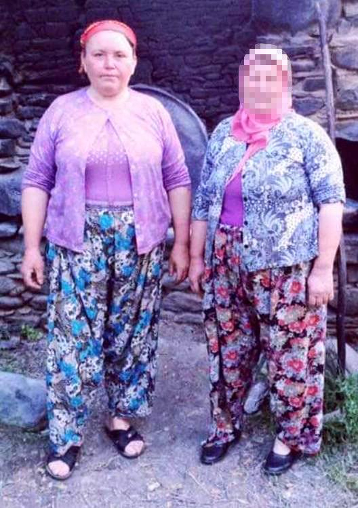 İzmir\'de Otomobil Kadınlara Çarptı: 1 Ölü, 1 Ağır Yaralı
