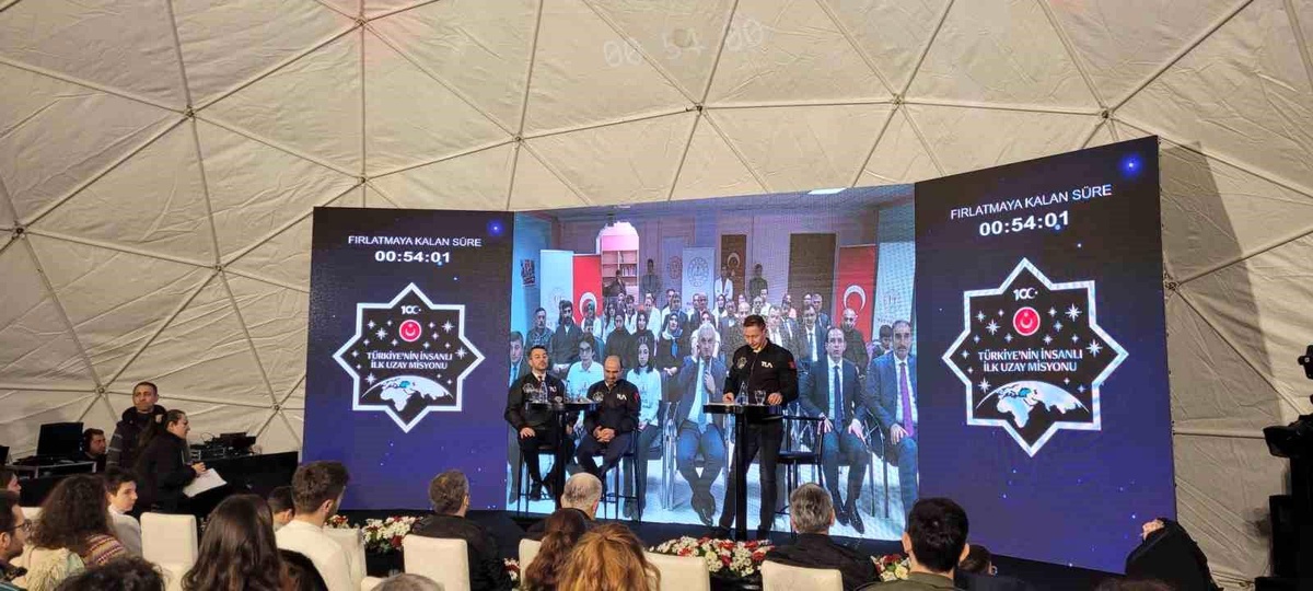 Türkiye\'nin ilk astronotu Alper Gezeravcı uzaya fırlatıldı