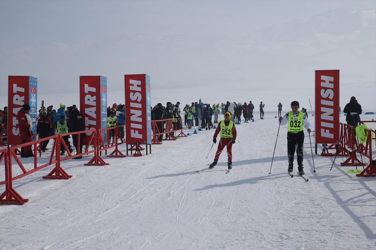 Hakkari\'de düzenlenen kayak yarışması sona erdi