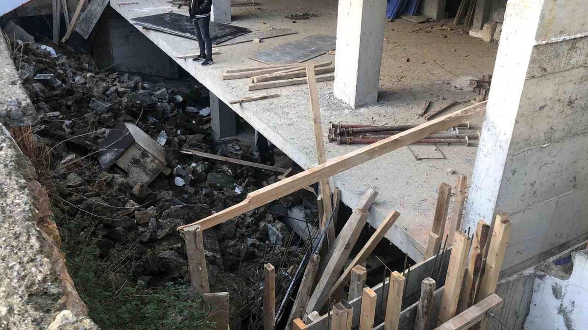 Üsküdar\'da İnşaat Halindeki Bina Çöktü: 2 İşçi Yaralandı