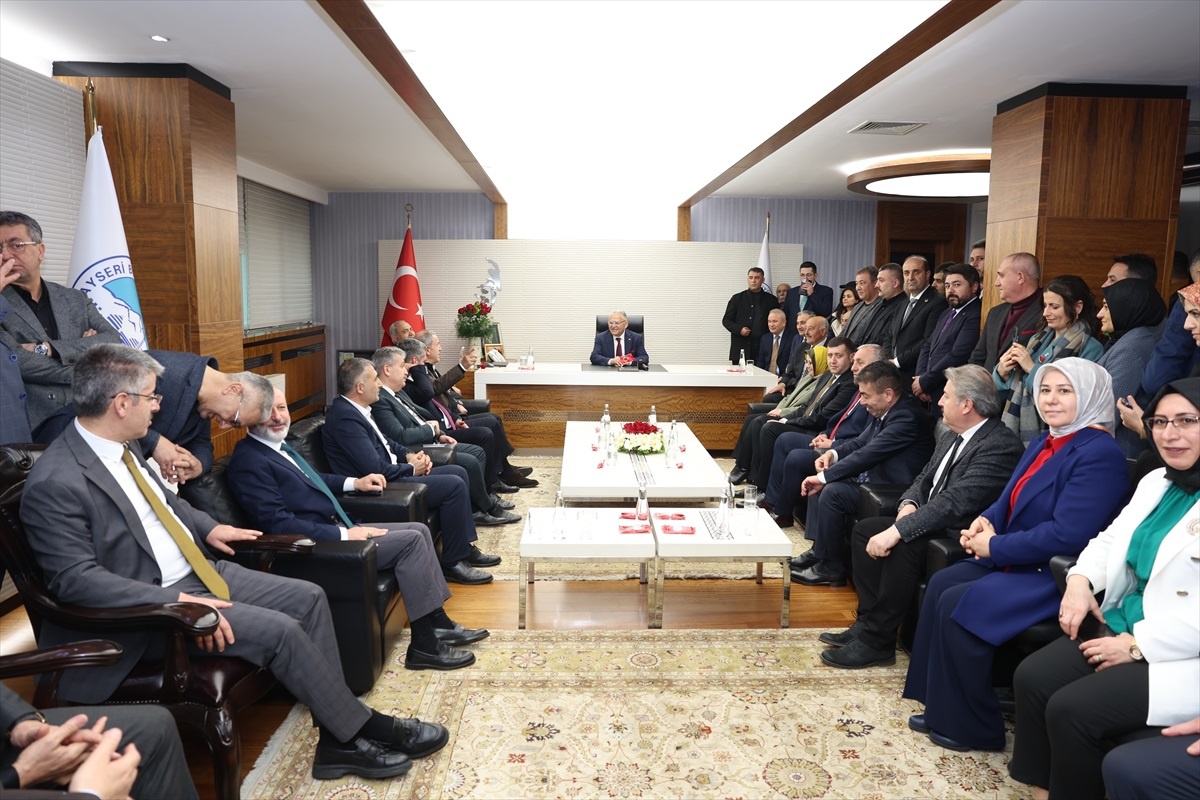 Başkan Memduh Büyükkılıç\'a tebrik töreni düzenlendi