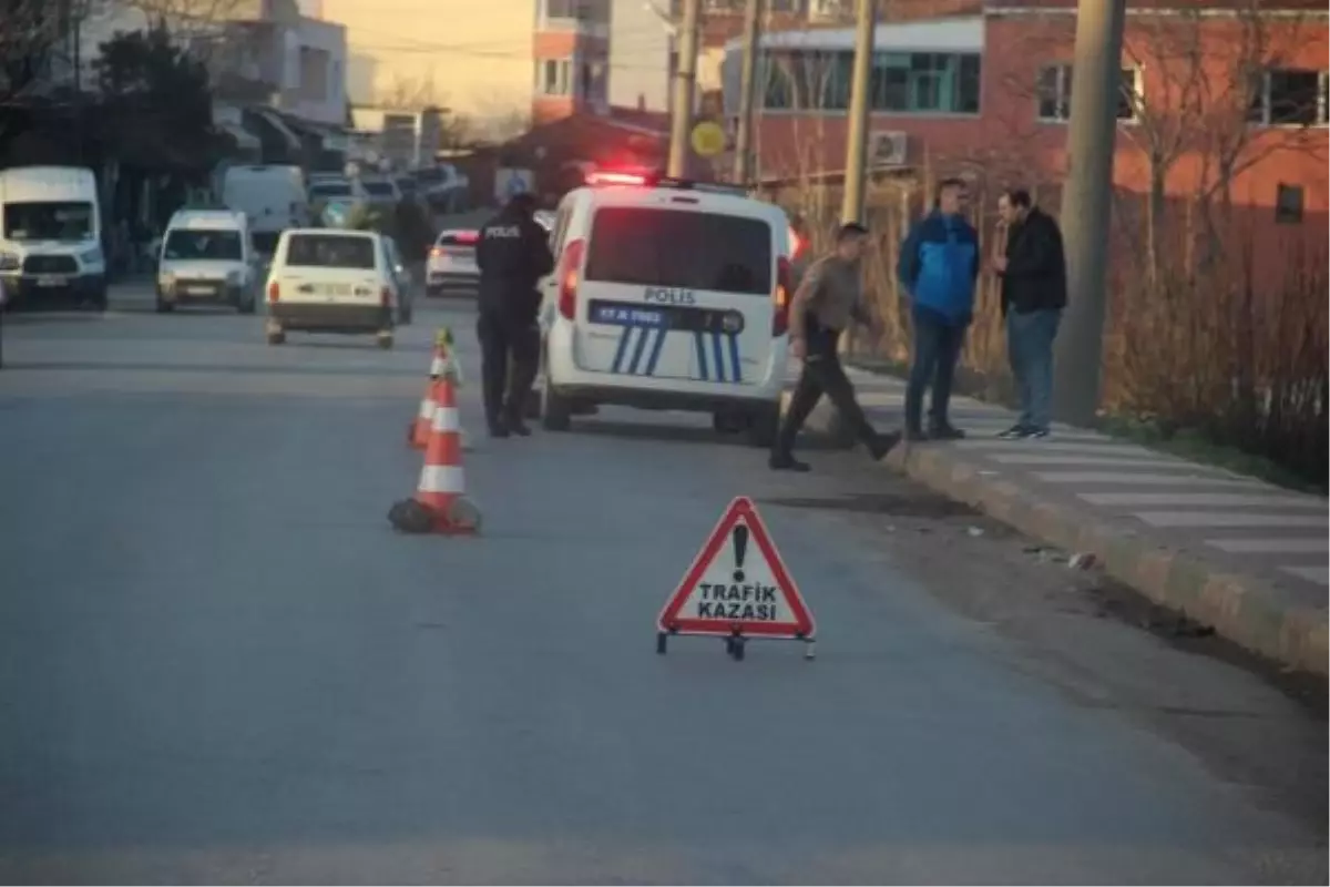 Çanakkale'de motosiklet yayaya çarptı: 2'si ağır 3 yaralı