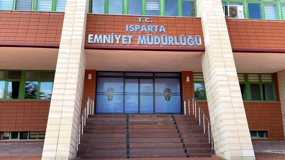 Isparta\'da 15 yıl 3 ay 10 gün kesinleşmiş hapis cezası ile aranan şahıs yakalandı