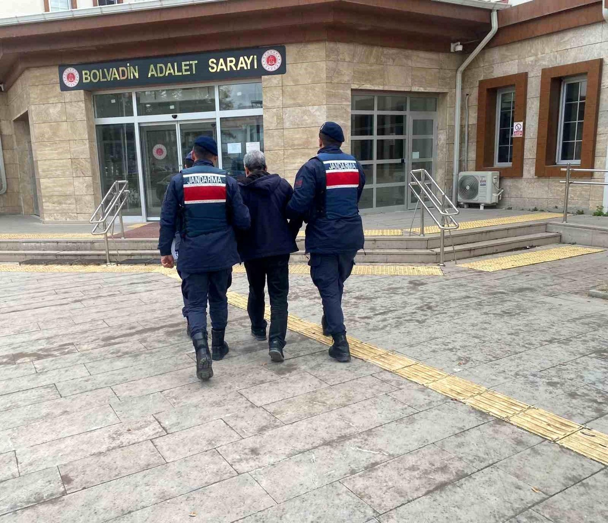 Afyonkarahisar\'da Banka Kartı Dolandırıcısı Yakalandı