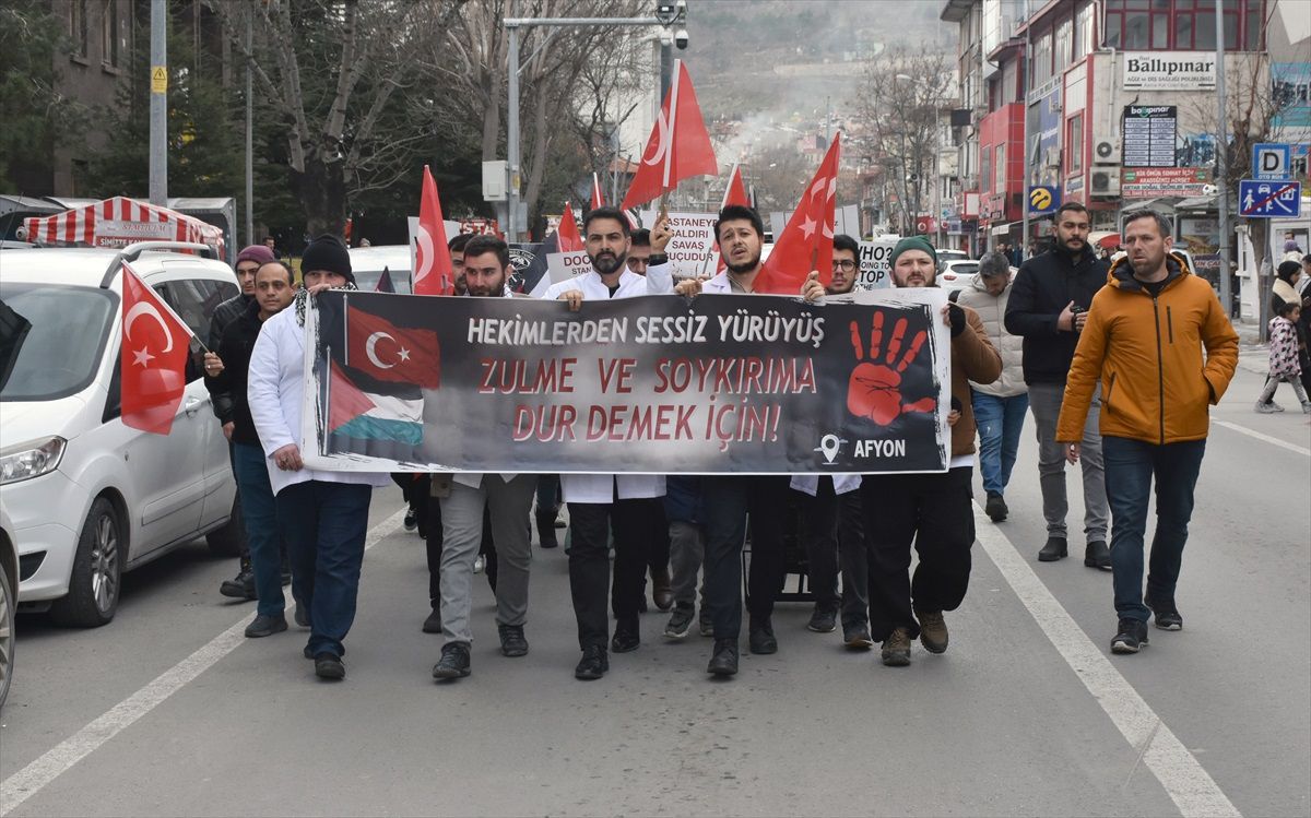 AFSÜ Hastanesi\'nde İsrail\'in Gazze\'ye yönelik saldırılarını protesto ettiler