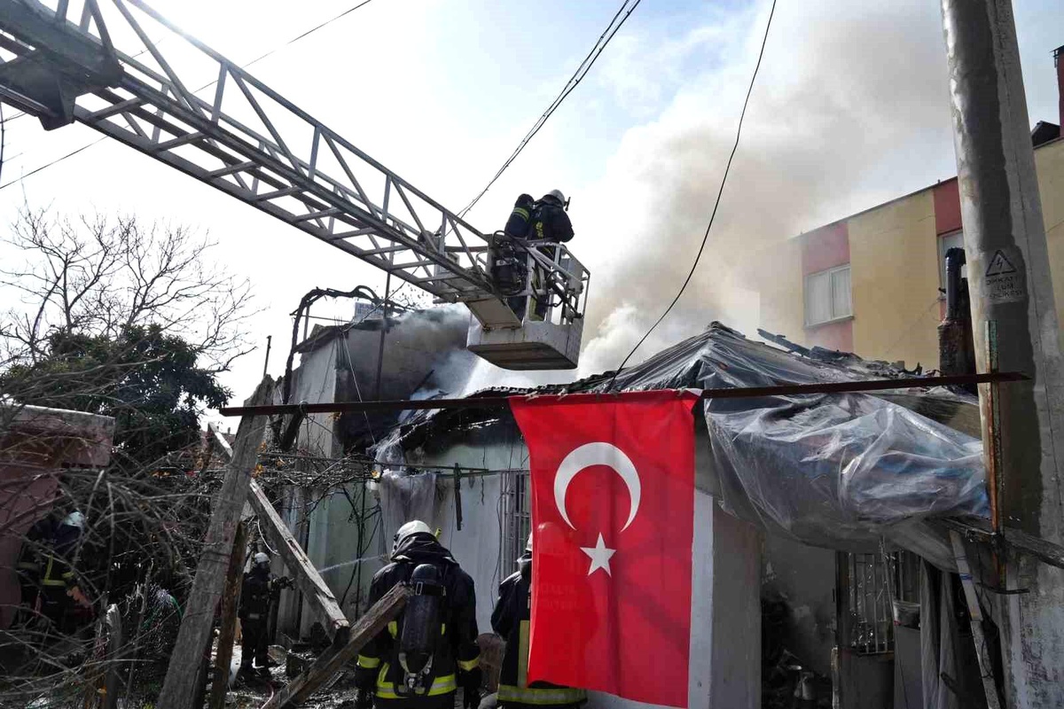 Antalya\'da sobadan çıkan yangında sara hastası dayı, 2 aylık bebeği kurtardı