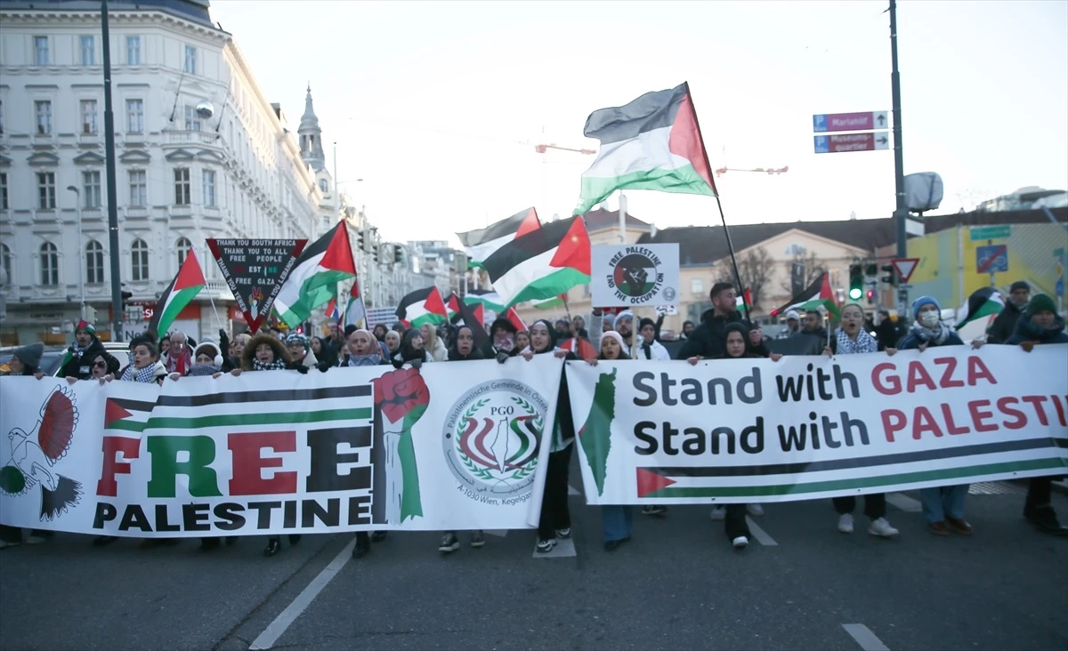 Viyana\'da İsrail\'e karşı Filistin\'e destek yürüyüşü düzenlendi