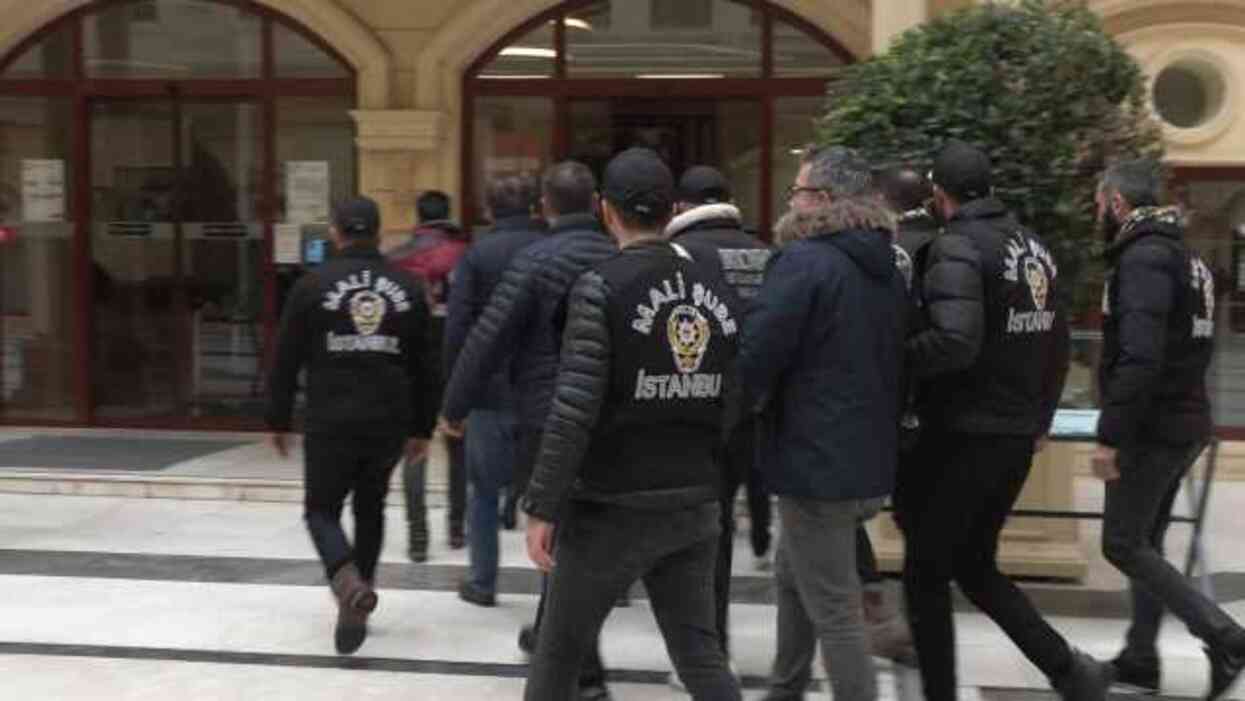BÜYÜKÇEKMECE BELEDİYESİ ÖNÜNDE DARBEDİLEN KADIN ŞİKAYETÇİ OLDU BÜYÜKÇEKMECE BELEDİYESİ ÖNÜNDE DARBEDİLEN KADIN ŞİKAYETÇİ OLDU