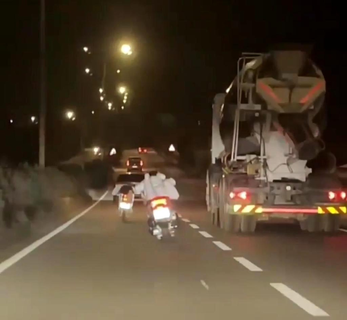 Bodrum\'da Gençlerin Tehlikeli Motosiklet Akrobasisi