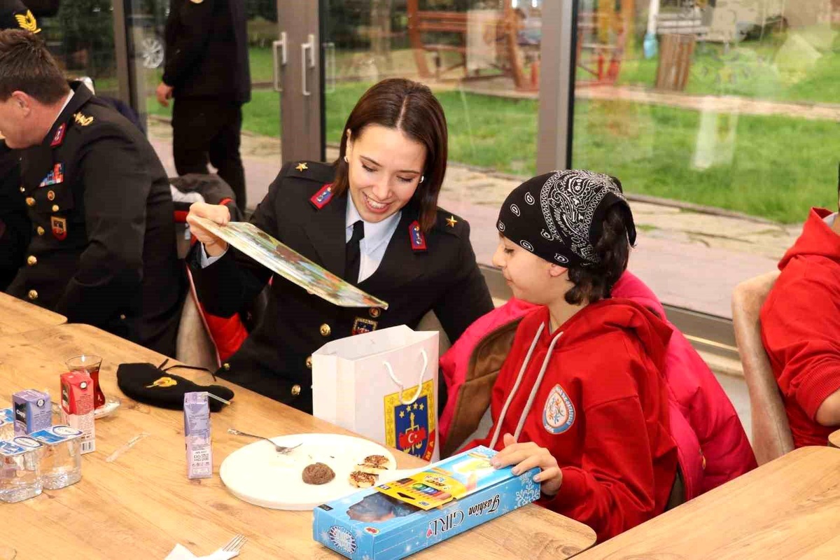 Kocaeli İl Jandarma Komutanlığı Çocukları Misafir Etti