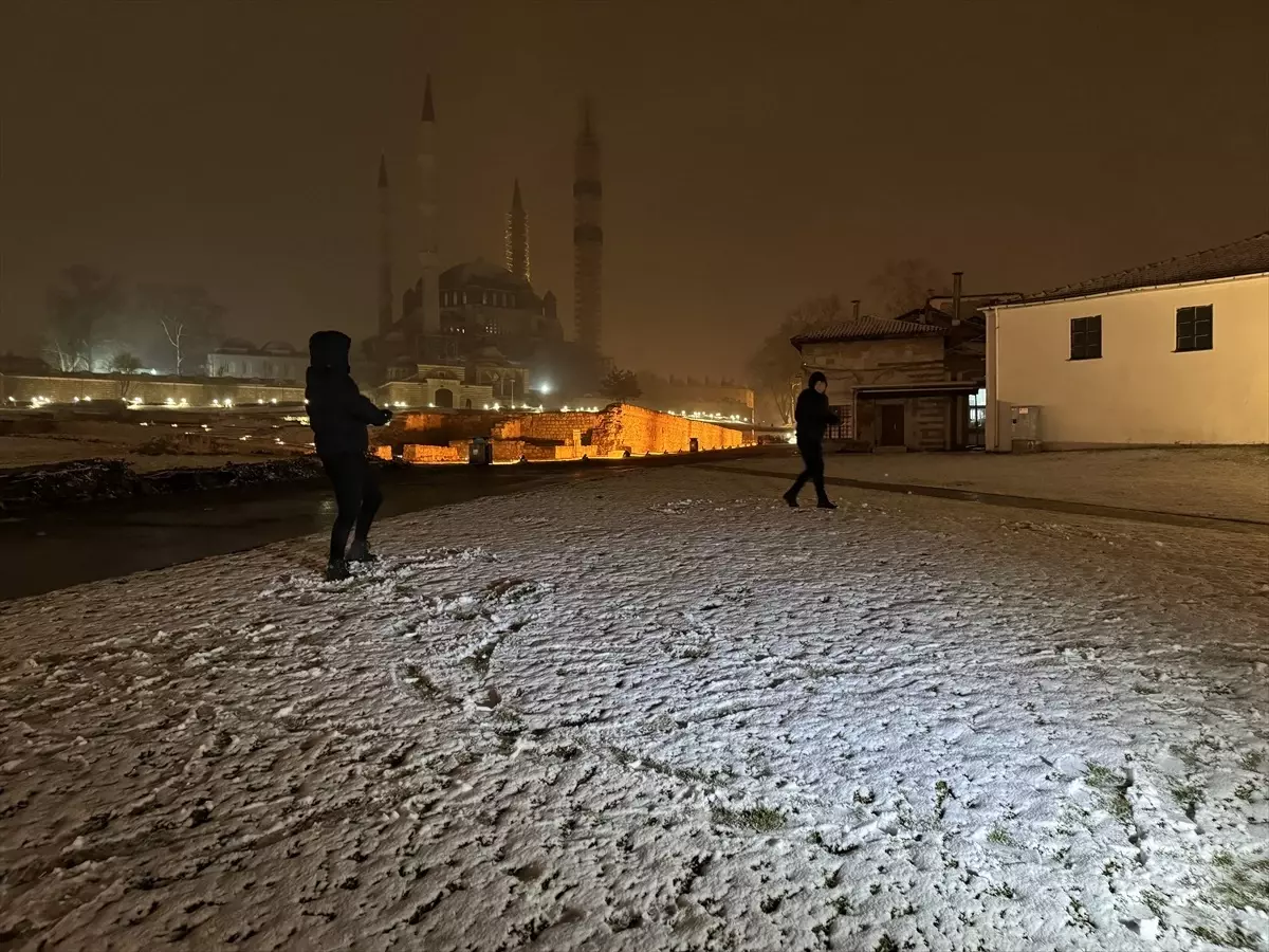 Edirne\'de Kar Yağışı Nedeniyle Motosikletlere Yasak