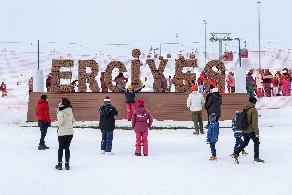 Erciyes\'te Yarıyıl Tatili Yoğunluğu