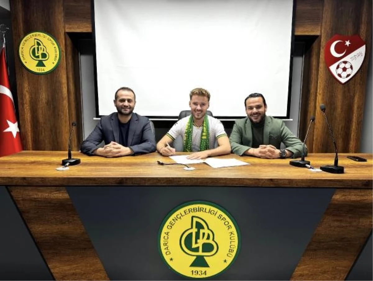 Fenerbahçe\'nin genç yeteneği Barış Sungur, Darıca Gençlerbirliği\'yle sözleşme imzaladı
