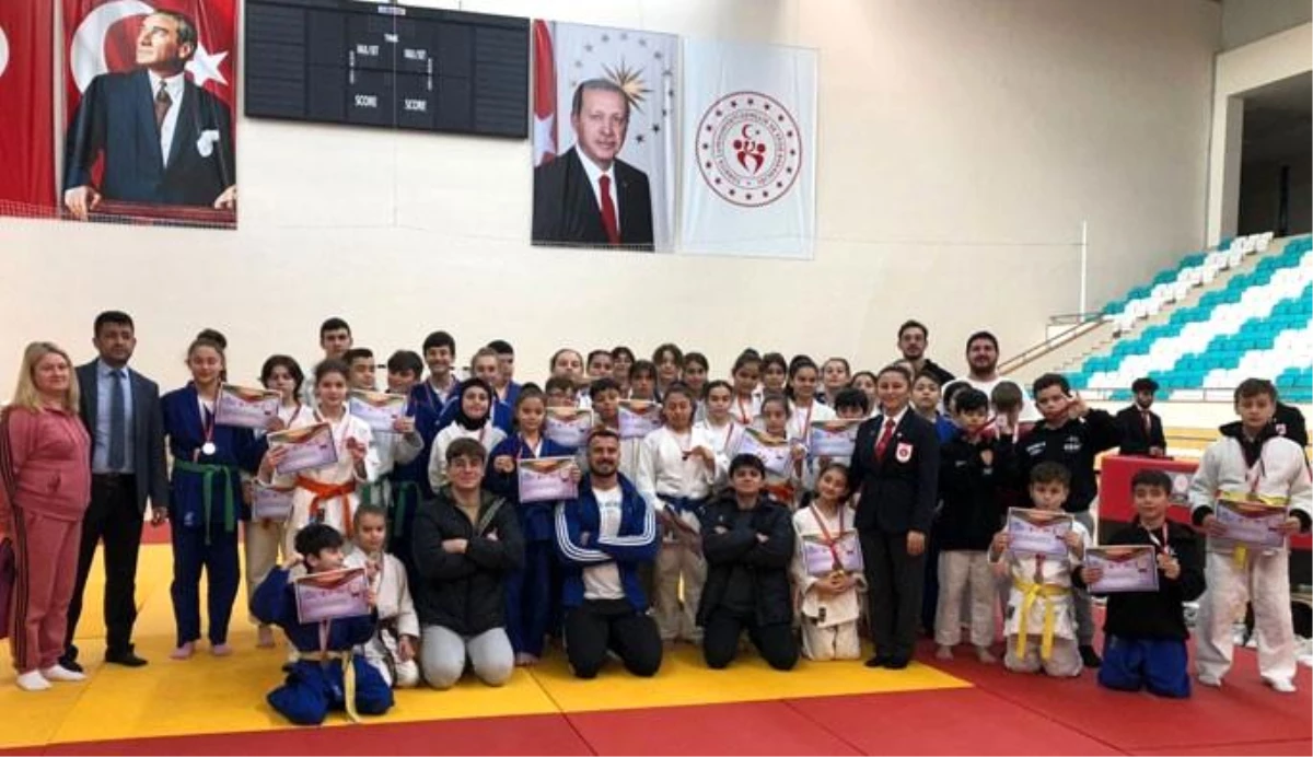 Sinop Gerze Halk Eğitim Merkezi Judo Kursu Öğrencileri 41 Madalya Kazandı