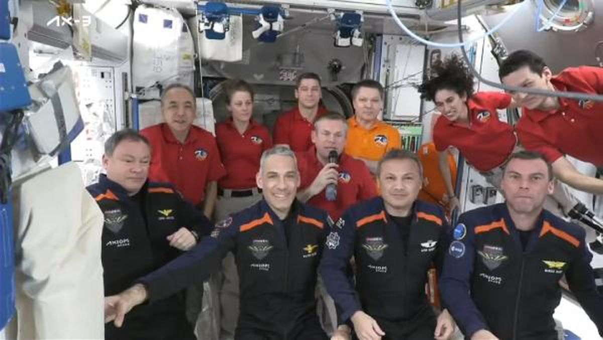 Türkiye\'nin ilk astronotu Alper Gezeravcı Uluslararası Uzay İstasyonu\'nda karşılandı
